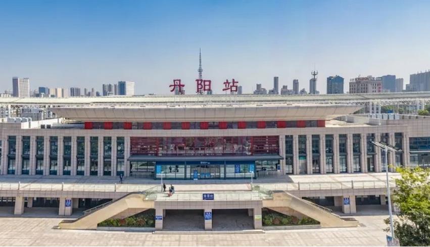丹陽(yáng)站高鐵燈箱廣告